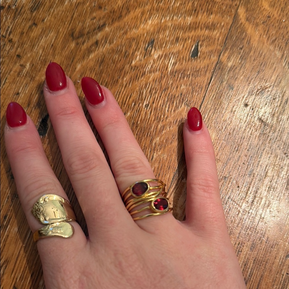 Elegant Gold and Red Gemstone Ring